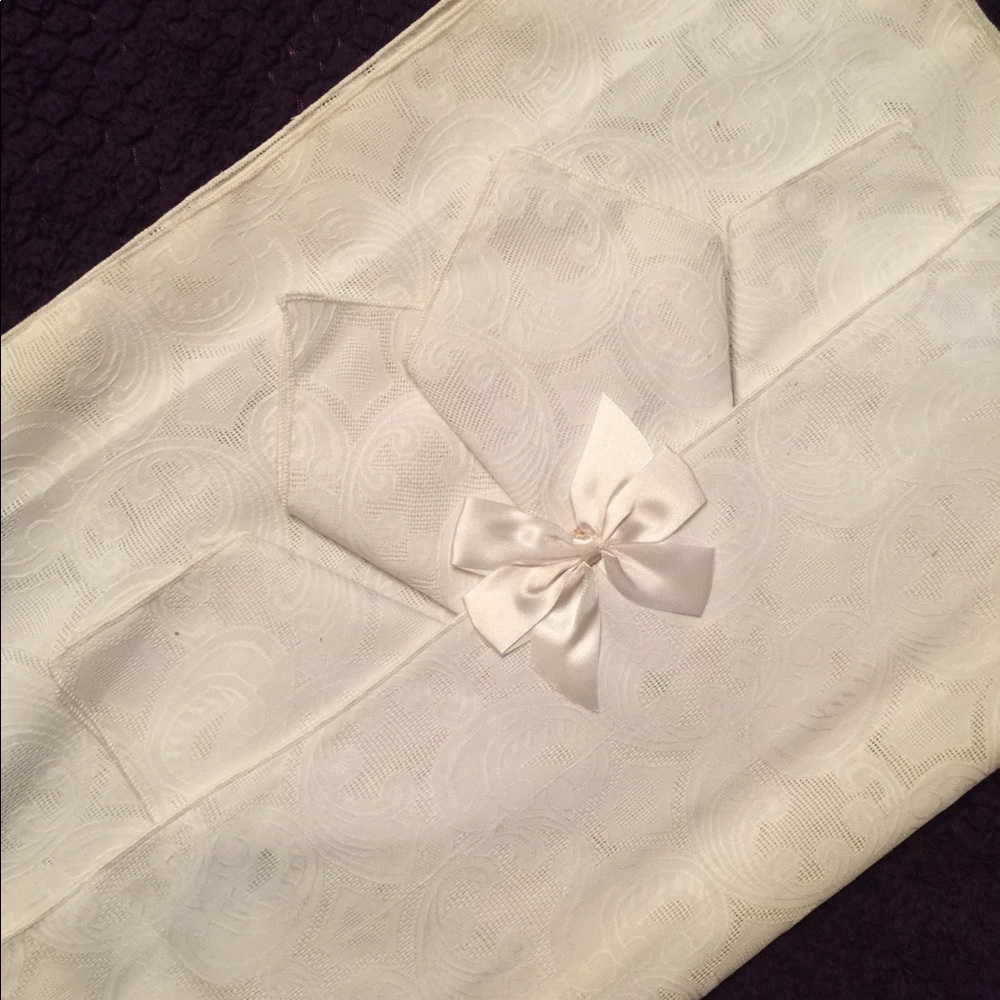 Vintage Linbro Embroidered Placemat/Napkin Set (4)